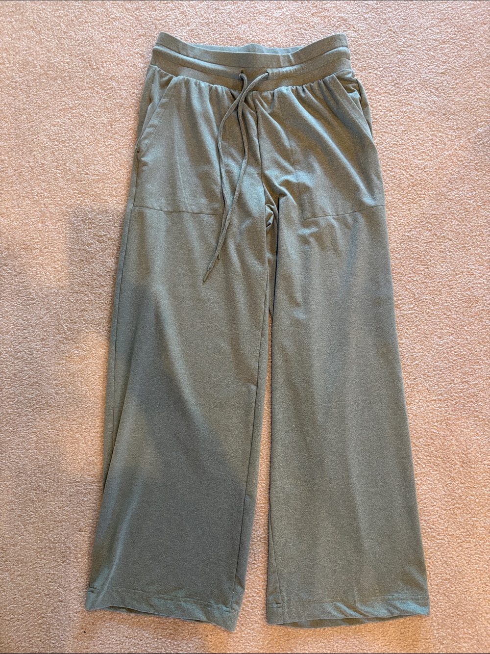 Lou & Grey Women’s Wide-Leg Drawstring Joggers in Sage Green Heather